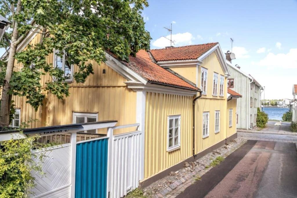 Central Laegenhet I 1700-Talshus Västervik Eksteriør billede