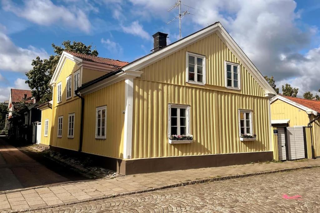 Central Laegenhet I 1700-Talshus Västervik Eksteriør billede